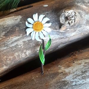 Vintage Daisy Tole Brooch